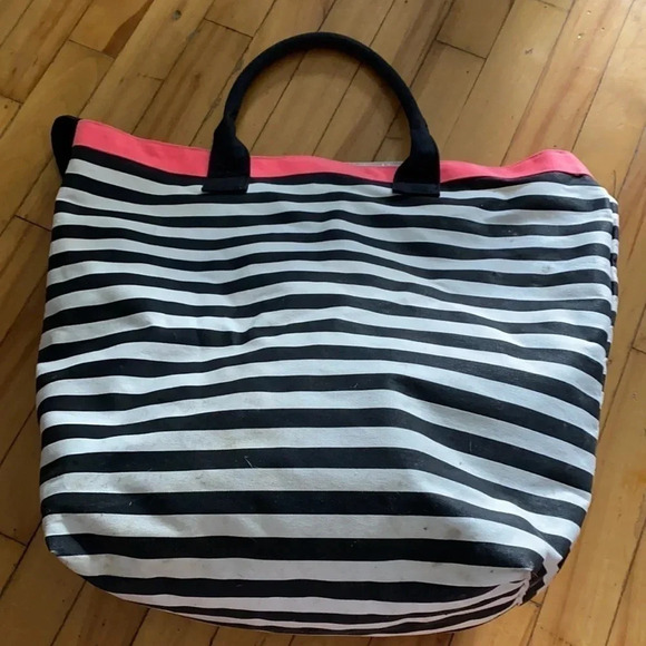 Victoria’s  secret bag - Picture 3 of 5